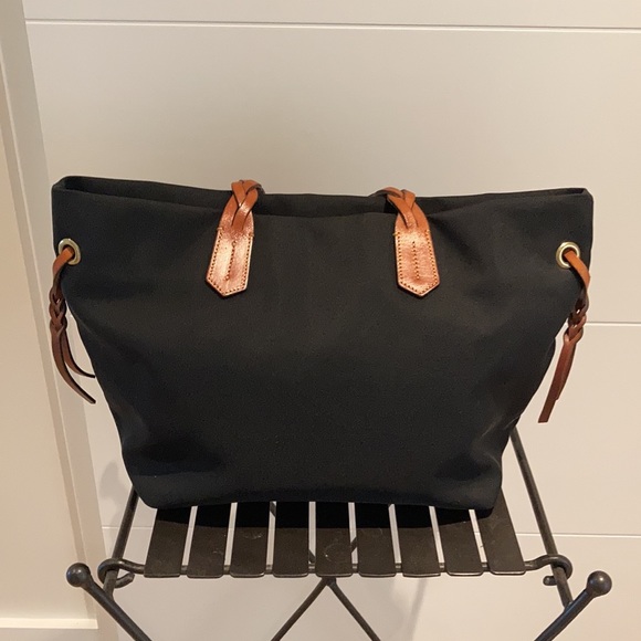 Dooney & Bourke blk tote - Picture 2 of 15